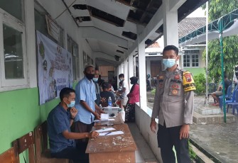Bhabinkamtibmas Polsek Patean laksanakan monitoring vaksinasi di SDN 3 Sidokumpul, 16/11/2021