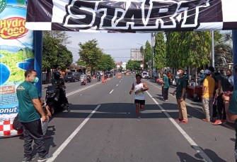 Lomba Lari 10 Kilometer dalam rangka menyambut Hari Jadi ke-70 Tahun DPRD Kabupaten Karanganyar.