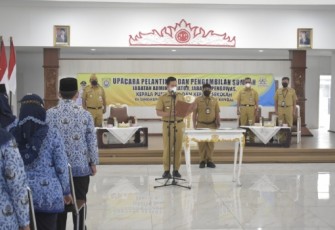 Bupati Kendal memimpin Upacara Pelantikan dan Pengambilan Sumpah Jabatan Administrator, Jabatan Pengawas, Kepala Puskesmas dan Kepala Sekolah yang bertempat di Pendopo Tumenggung Bahurekso, Senin (8/11/2021)