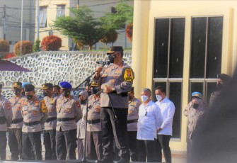 Pimpin apel pagi hari ini Senin (27/12), Kapolda Bengkulu Irjen Pol Drs Guntur Setyanto, M.Si, menyampaikan permohonan pamit undur diri karena dirinya memasuki masa purna bhakti