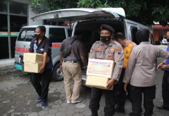 Alumni Seba Polri 1993/1994 berikan bantuan kepada Yatim Piatu Wisma Rini dan Muhammadiyah Nayontaan Pekalongan Timur,  Jum' at 26/11/2021