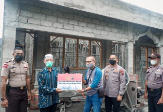 Kapolres Klaten Bersama Awak Media Memberikan Bantuan Pembangunan Masjid di Mojayan