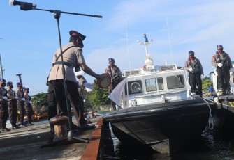 Kapolda Irjen Pol Drs Teguh Sarwono MSi Bengkulu Tabur Bunga di Laut