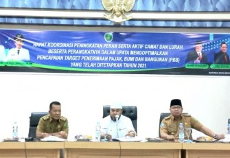 Walikota Bengkulu Helmi Hasan melakukan evaluasi terhadap Camat dan Lurah terkait capaian pajak bumi dan bangunan (PBB) yang terhitung masih di angka 82 persen (Januari-Oktober 2021).