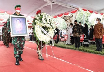Legislator William Wandik Ungkap Jasa Perjuangan Almh Ibu Ageng