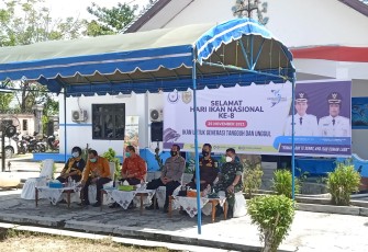  Komandan Kodim 1016/Palangka Raya, Kolonel Inf Rofiq Yusuf, diwakili Perwira Penghubung (Pabung) Kabupaten Gunung Mas Mayor Inf Idham Khalid menghadiri Peringatan Hari Ikan Nasional (Harkannas) ke 8 Tahun 2021 yang diselenggarakan oleh Dinas Perikanan dan Ketahanan Pangan 