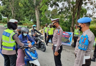 Operasi Zebra Seligi 2021, Satlantas Polres Karimun Bagi-Bagi Masker