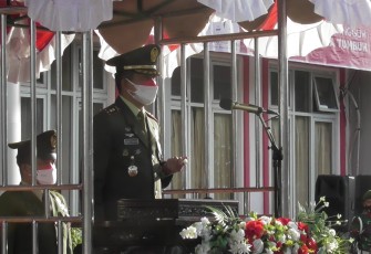 Berjalan Khidmat, Dandim 0423 BU Pimpin Upacara Pengibaran Bendera HUT ke-76 RI Kab.BU