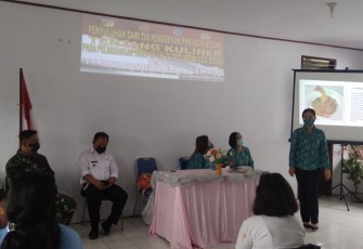 Satgas TMMD bersama Tim TP-PKK Kota Bitung saat gelar penyuluhan kewarga