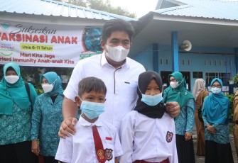 Plt Bupati Bintan Roby Kurniawan menghadiri kegiatan Vaksinasi anak usia 6-11 Tahun