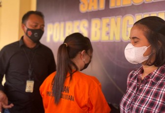 Tersangka (pakai baju orange) saat press release Polres Bengkulu Utara. 
