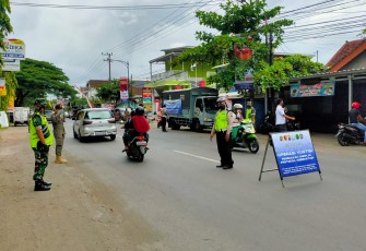 Ops Yustisi di Depan Balai Desa Panggungrejo, Polres Tulungagung Bersama Satgas Covid 19 