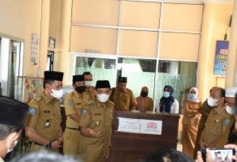 Lagi Layani Warga, PTT di Kecamatan Singaran Pati Malah Dapat Uang Kaget