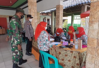 Kapolsek Jatiwangi-Polres Majalengka, Kejar Target Vaksinasi Covid -19, Bhabinkamtibmas Kawal Pelaksanaan Vaksinasi