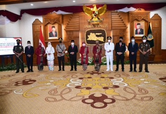 Kapolres Tulungagung AKBP Handono Subiakto, SH,SIK,MH ikut menghadiri pengambilan sumpah dan pelantikan Wakil Bupati Tulungagung bertempat di Gedung Grahadi Pemerintah Provinsi Jawa Timur