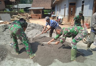 Cepat Sigap Personil Satgas TMMD 112 Kodim 0818