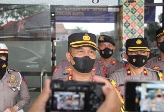 Kapolres Kota Pekalongan memberikan keterangan kepada media terkait " Herd Immunity ". Minggu 21/11/2021.