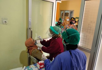 Puluhan guru SD dan SMP di Blora Mengikuti Swab PCR dan Antigen jelang Pembelajaran Tatap Muka Terbatas