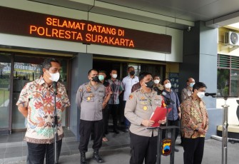 Kombes Pol Ade Safri Simanjuntak dalam ungkap kasus tewasnya mahasiswi UNS di teras Lobby Polresta Surakarta, Jum'at 5/11/2021