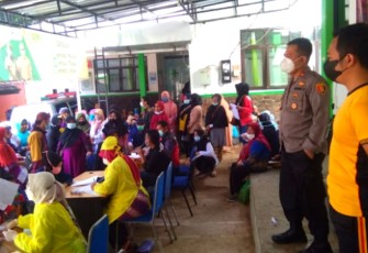 Gerai Vaksin Presisi TNI - POLRI Dengan Target Kuota 1000 Dosis/Hari