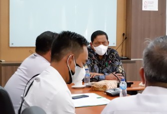 Bupati BU Rakor Persiapan Kedatangan Bantuan Alat PCR