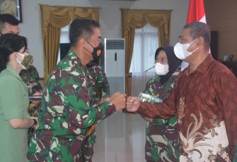 Danrem 033/Wira Pratama Pimpin Wisuda Purnawira Prajurit Korem 033/Wira Pratama