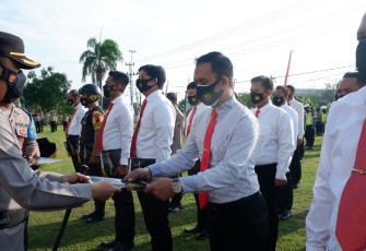 Polres Klaten Menggelar Upacara Kenaikan Pangkat Bagi 5 Personel Anggotanya