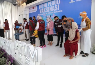 Kapolres Tulungagung Bersama Forkopimda Tinjau Vaksinasi Massal HIPMI di PR Margantara Jaya