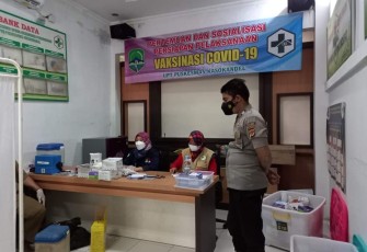 Polsek Kasokandel Kawal Vaksinasi Untuk Ibu Hamil Di puskesmas Kasokandel