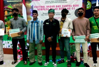 pembagian hadiah berupa piala dan uang pembinaan serta sertifikat penghargaan kepada para pemenang Turnamen FAMS Futsal Cup I 2021 yang dilaksanakan oleh Dewan Mahasiswa STAIN SAR Kepri
