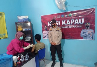 Tim Vaksinasi Jangkau Pulau (Nasi Kapau) Polres Bintan hari ini sampai di Pulau Pengekek