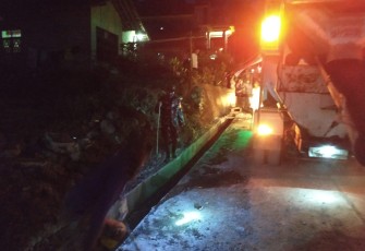 Satgas TMMD Tak Kenal Waktu Untuk Selesaikan Pengerjaan Drainase