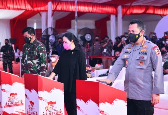 Kapolri Jenderal Listyo Sigit Prabowo Meninjau Vaksinasi Massal Akabri 96