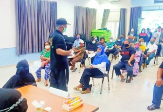 Kepala Desa Lancangkuning Tinjau Pelaksanaan Vaksin Covid-19