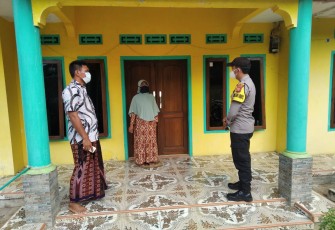 Bhabinkamtibmas Polsek Cingambul Beri Imbauan Prokes 