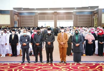 Sebanyak 444 pejabat dari Eselon III dan IV di lingkungan Pemkab Karimun, Provinsi Kepri secara resmi dilakukan rotasi dan mutasi