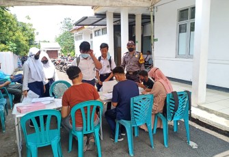 Berikan Rasa Nyaman, Kapolsek Palasah Monitoring Pelaksanaan Vaksinasi Tingkat Pelajar