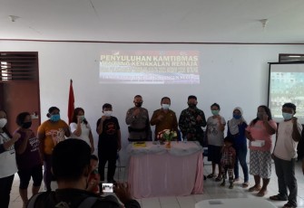 Foto bersama Satgas TMMD bersama pihak polres dan warga usai penyuluhan