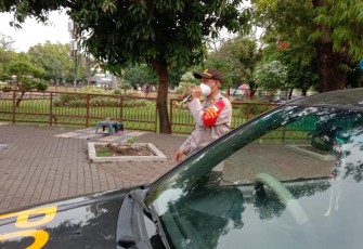 Kapolsek Pekalongan Utara dan Tim PPKM Mikro bersama Dinas terkait terus melakukan himbauan dan penyuluhan kepada masyarakat, terutama di tempat-tempat yang menjadi pusat aktivitas masyarakat Kecamatan Pekalongan Utara Kota Pekalongan.