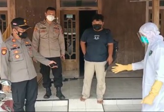 Petugas Melakukan Penjemputan ke Empat Pasien Covid 19 Untuk Dibawa ke RSDC Kendal