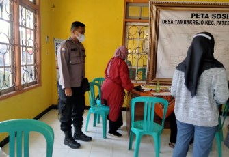 Polsek Patebon melaksanakan kegiatan pelaksanaan DDS, Binluh, penggalangan, Sambang melaksanakan monitoring dan pengamanan vaksin moderna dengan sasaran 125 orang bertempat di Balai Desa Tambakrejo. Jum'at (27/08/2021)