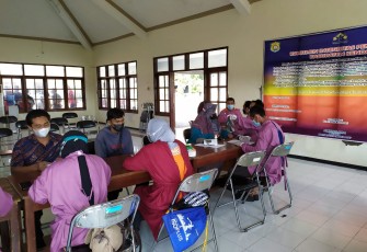  Pelaksanaan kegiatan vaksinasi covid-19 warga Se Kecamatan Rowosari Kabupaten Kendal. Sabtu (28/8/2021).  Pelaksanaan vaksinasi di Aula Kecamatan Rowosari 