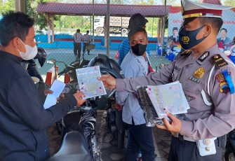 SatLantas Polres Kendal laksanakan Pendidikan Masyarakat dalam rangka Ops Patuh Candi 2021 di wilayah hukum Polres Kendal. Kamis, (23/09/2021) bertempat di halaman depan kantor Satlantas Polres Kendal