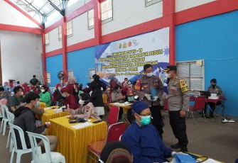Pemerintah Kota Pekalongan bersama Polres Pekalongan Kota laksanakan vaksinasi Selasa (28/9/2021) 