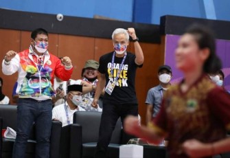 Ganjar Pranowo berikan semangat kepada Tim Sepak Takraw Putri Jateng