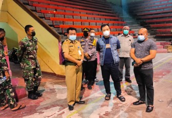Kapolres Kendal AKBP Yuniar hadiri Vaksinasi malam di GOR Bahurekso Kendal, Senin malam 4/10/2021
