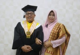 Kadis Kominfosan Wisuda Program Doktor
