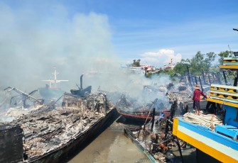 Kapal yang terbakaran di Tegal