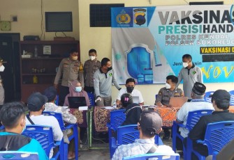 Gambar suasana Vaksinasi presisi handal