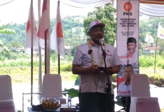  Presiden PKS Ahmad Syaikhu dalam acara Peresmian Sekolah Tani Ternak dan Nelayan (ST2N), di Karanganyar, pada Selasa (28/12/2021).